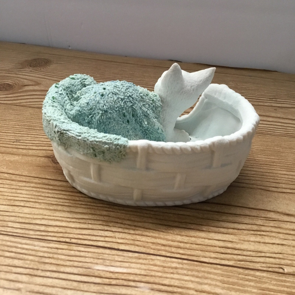 3 Ceramic Cats With Blue Blankets - Picture 8 of 9